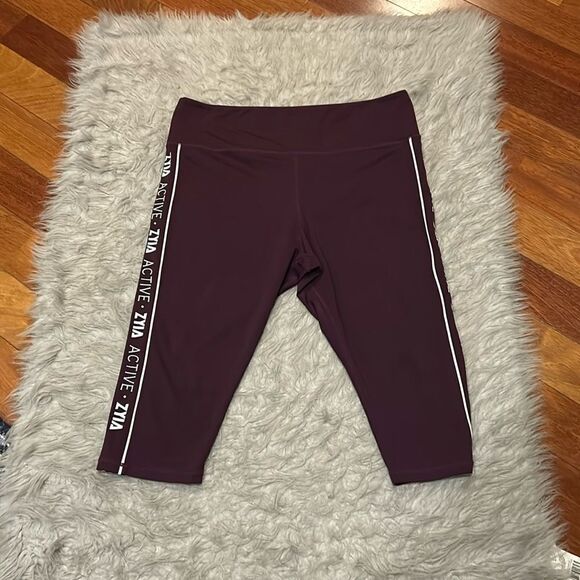 Zyia active plum and white logo stripe light n tight hi rise crop 17” - Picture 1 of 4